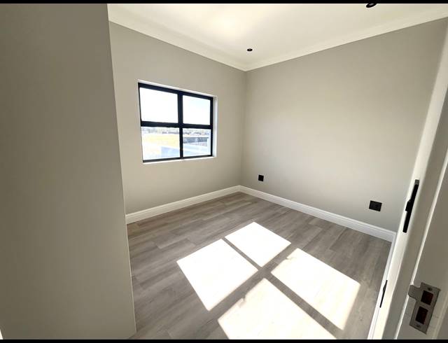 4 BEDROOM HOUSE FOR SALE IN SANDOWN